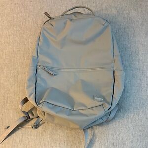 Lululemon Double Zip Raw Linen color Gray Cream Backpack Laptop compartment